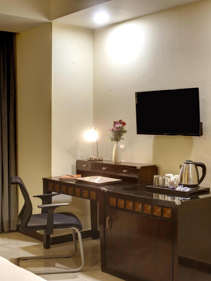 Lime Stays B&B Gk-2 At Greater Kailash Metro South Delhi Nearby Saket Select City นิวเดลี ภายนอก รูปภาพ