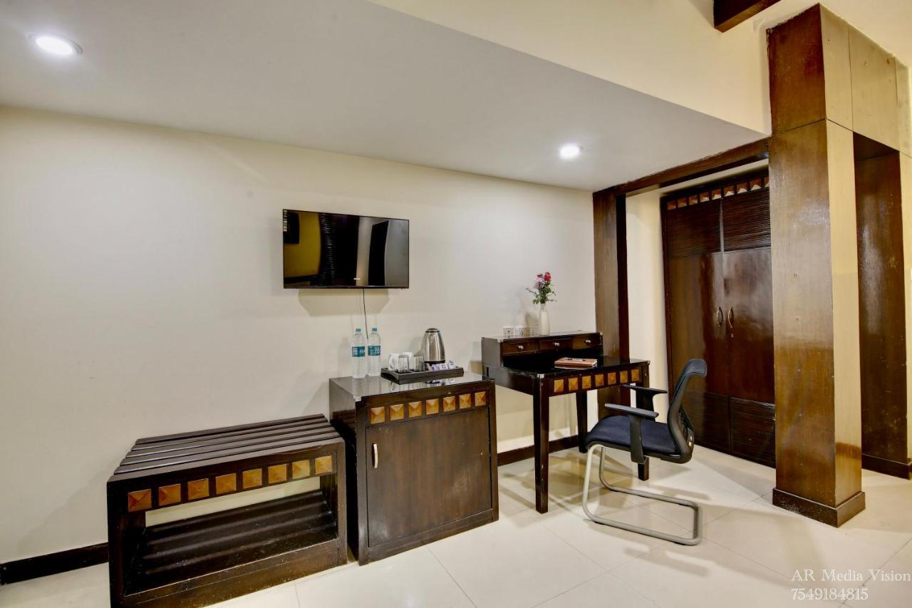 Lime Stays B&B Gk-2 At Greater Kailash Metro South Delhi Nearby Saket Select City นิวเดลี ภายนอก รูปภาพ