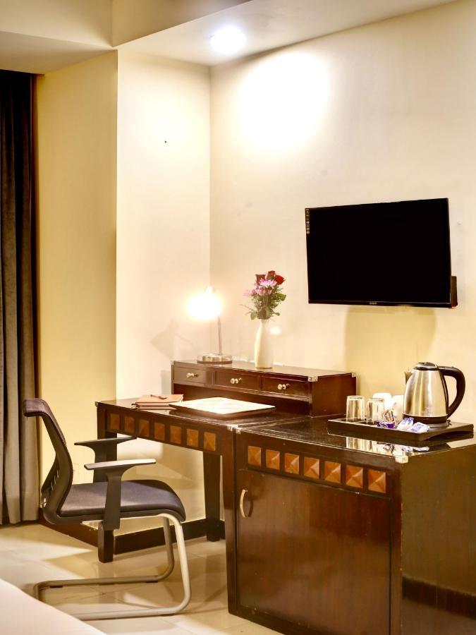 Lime Stays B&B Gk-2 At Greater Kailash Metro South Delhi Nearby Saket Select City นิวเดลี ภายนอก รูปภาพ