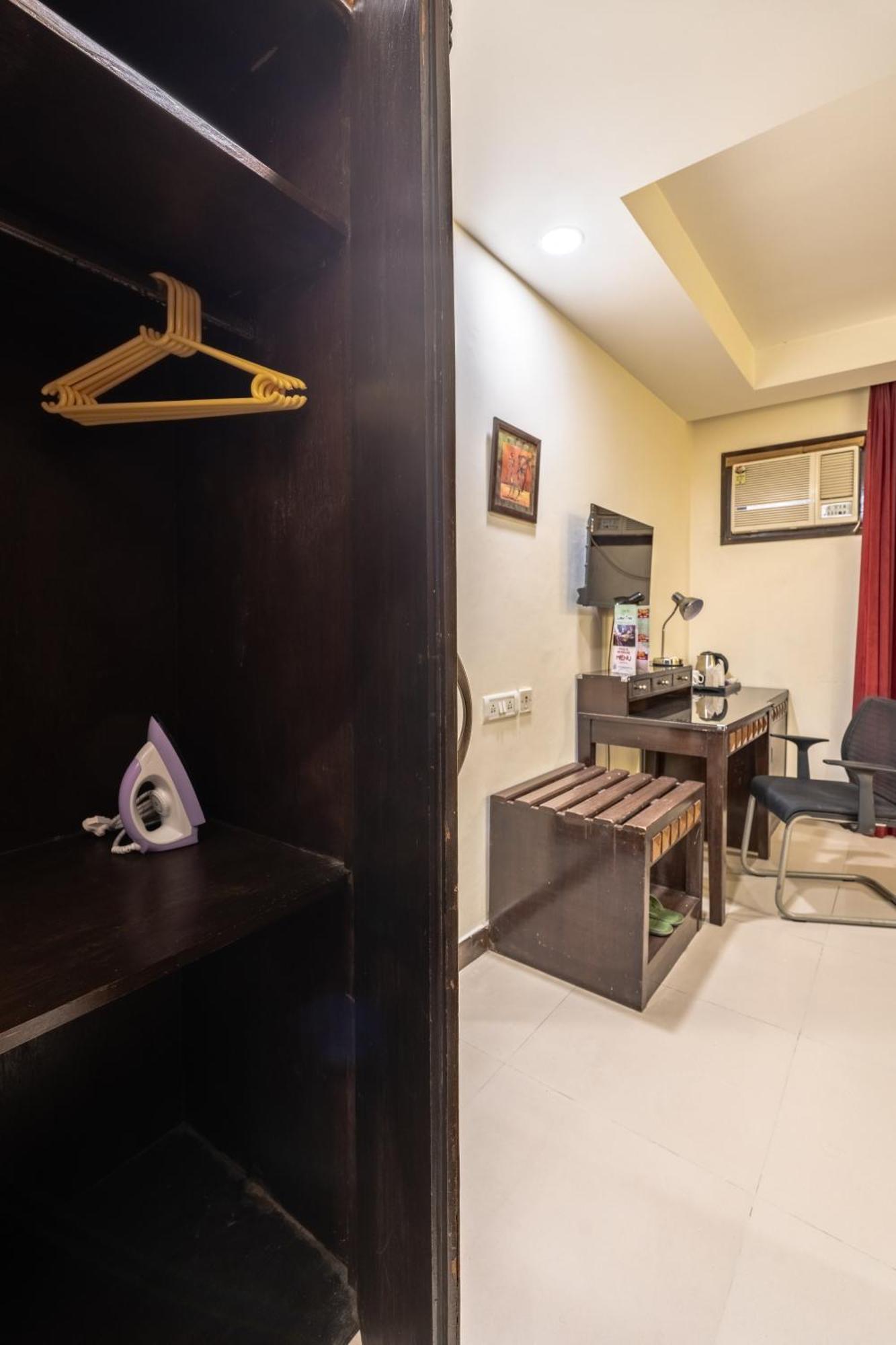Lime Stays B&B Gk-2 At Greater Kailash Metro South Delhi Nearby Saket Select City นิวเดลี ภายนอก รูปภาพ