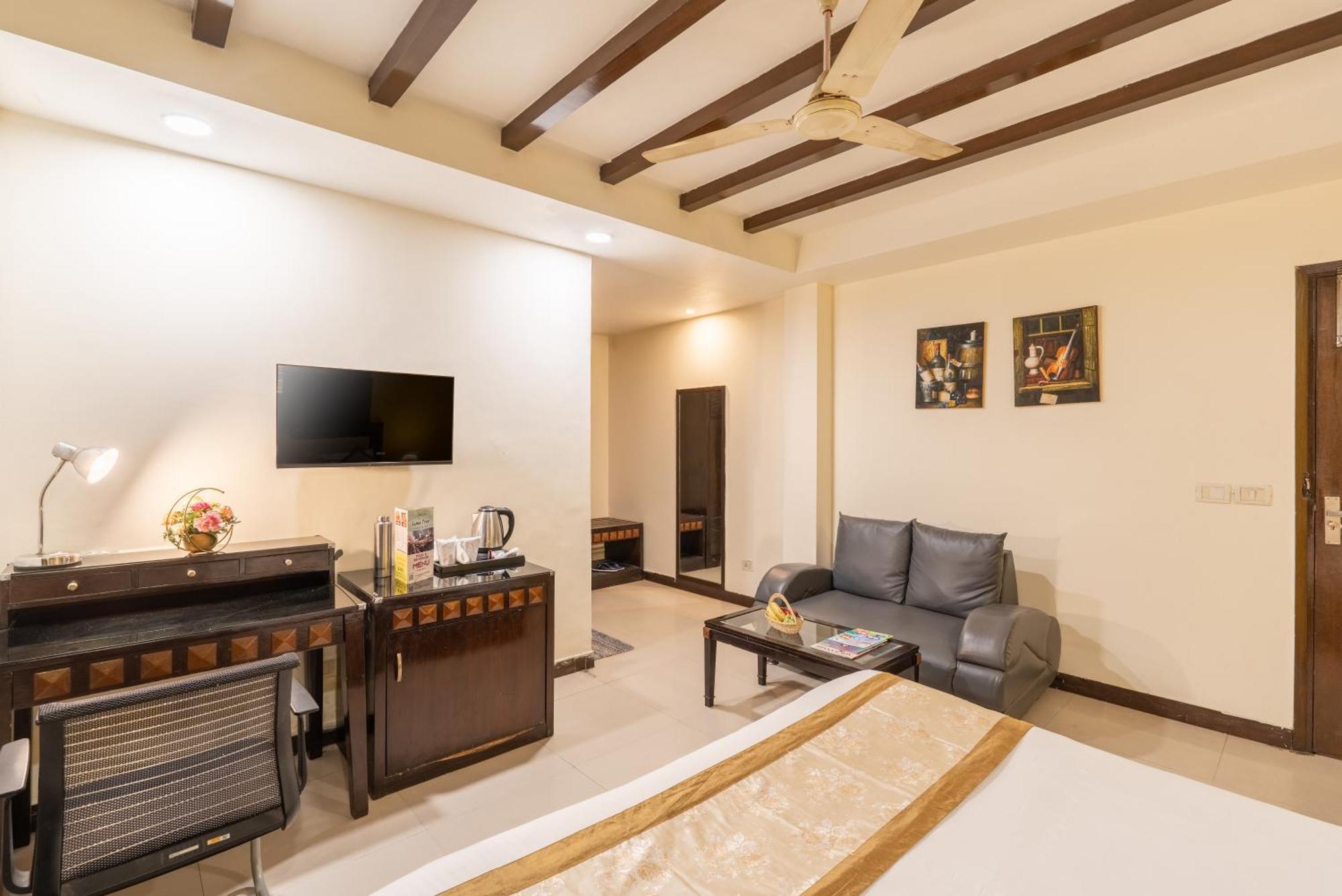 Lime Stays B&B Gk-2 At Greater Kailash Metro South Delhi Nearby Saket Select City นิวเดลี ภายนอก รูปภาพ