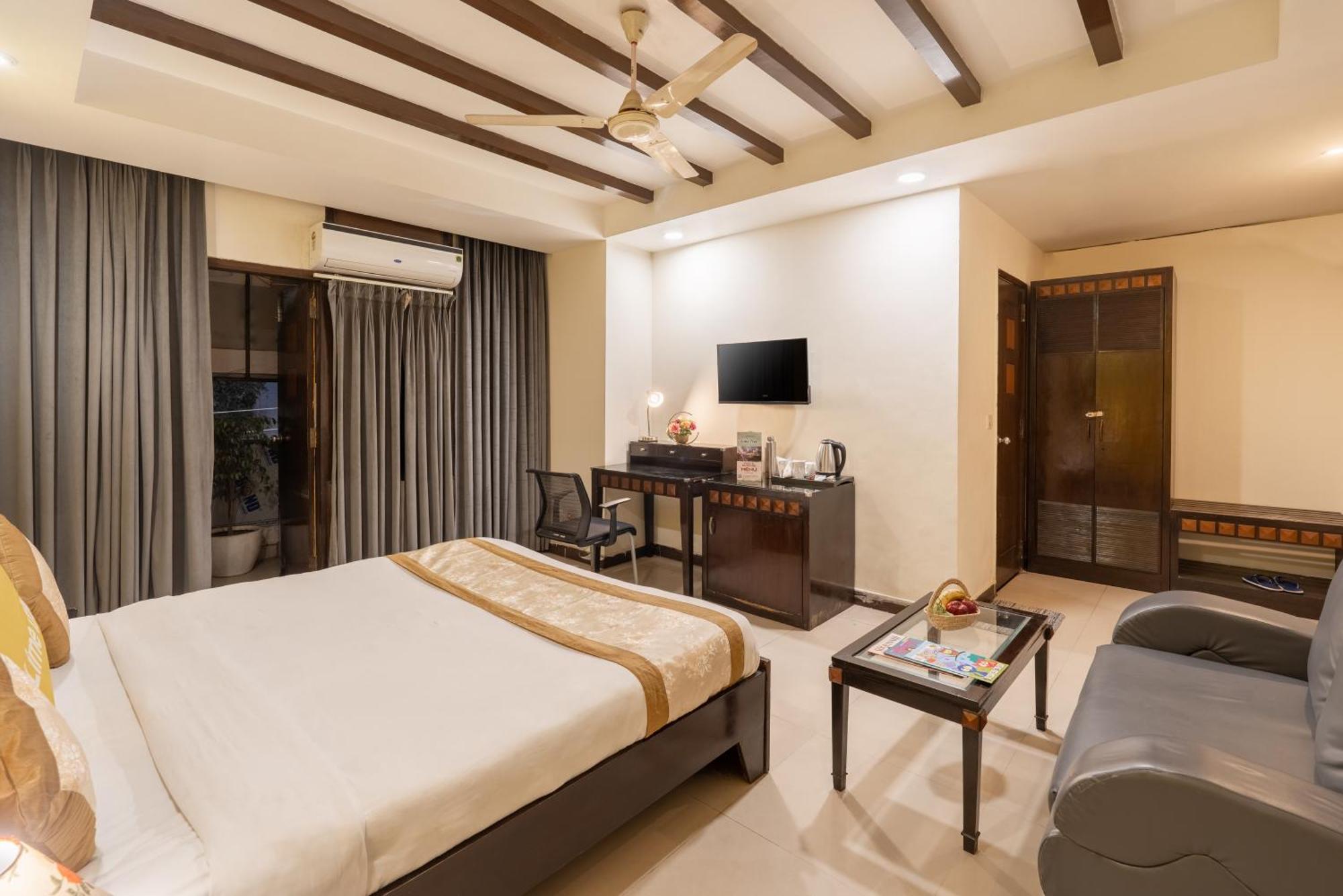 Lime Stays B&B Gk-2 At Greater Kailash Metro South Delhi Nearby Saket Select City นิวเดลี ภายนอก รูปภาพ